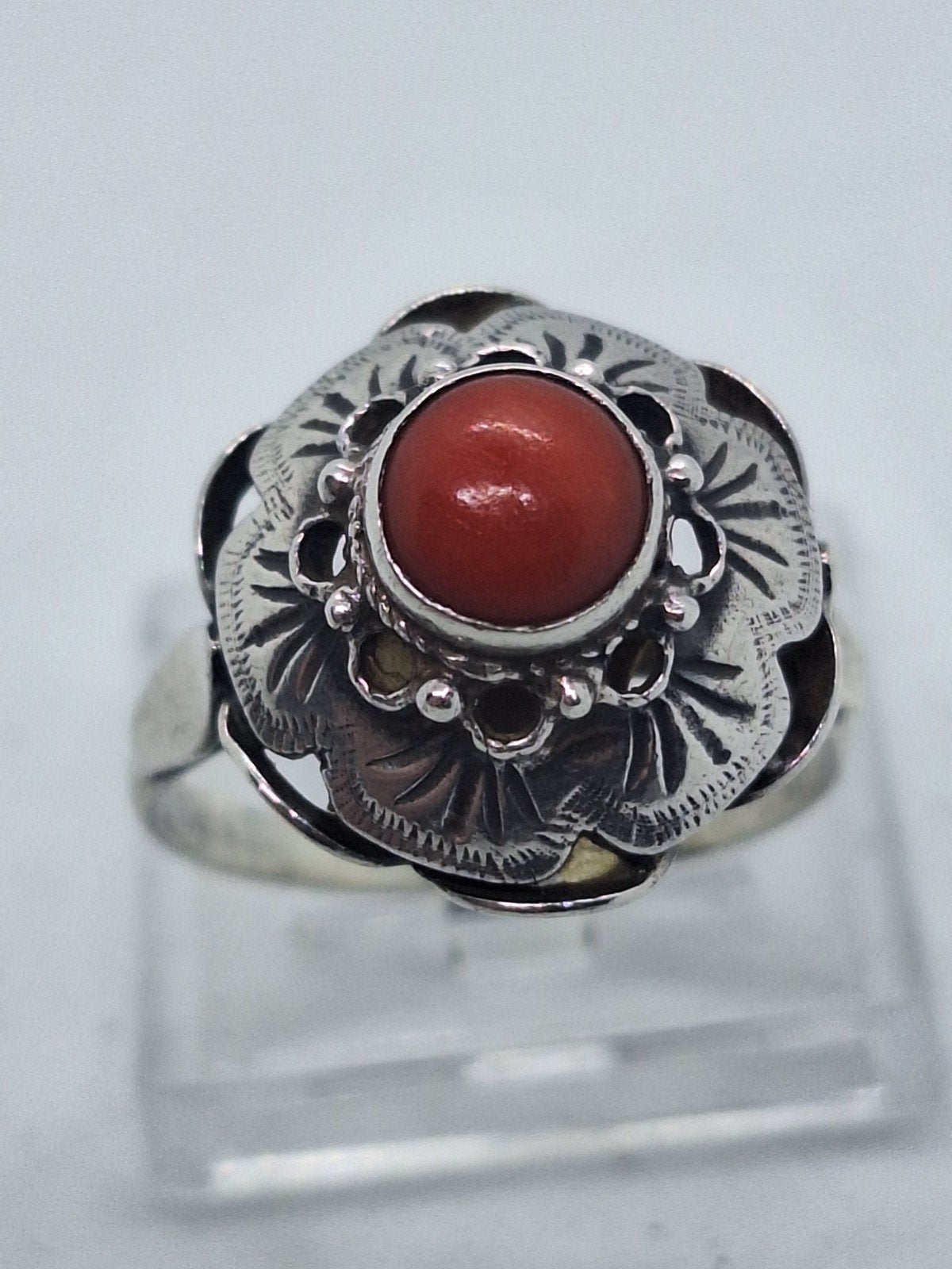 Vintage Zilveren Ring met Bloedkoraal - Maat 16.5, Ophalen of Verzenden, Kleiner dan 17, Met edelsteen, Dame
