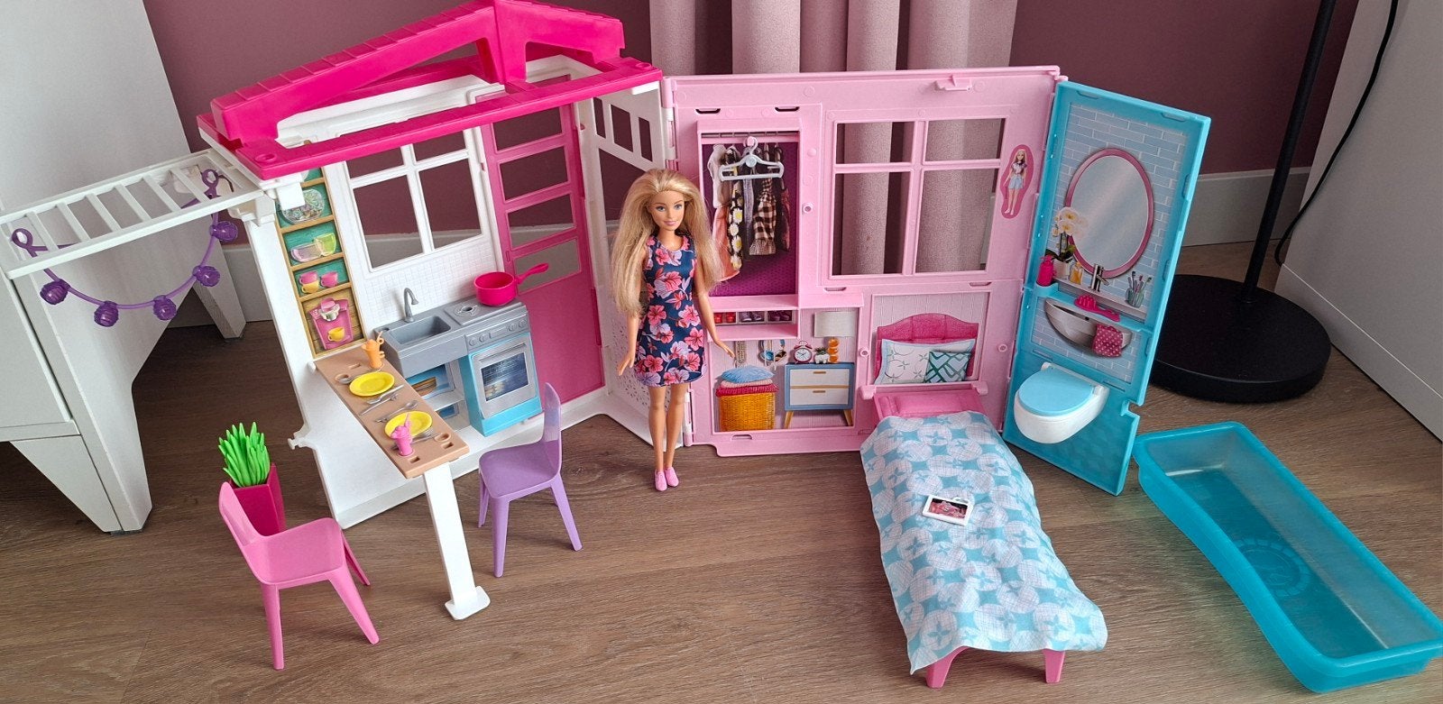 Barbie inklapbaar poppenhuis, Ophalen of Verzenden, Zo goed als nieuw, Barbie