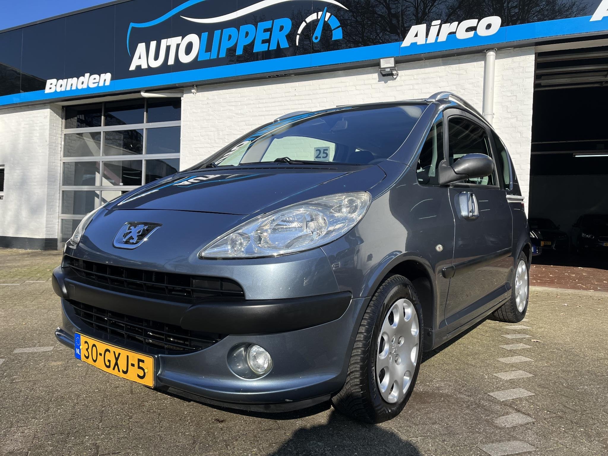Peugeot 1007 1.6-16V Gentry /Nieuwe apk bij aflevering, Auto's, Peugeot, Voorwielaandrijving, Stof, Bedrijf, Handgeschakeld