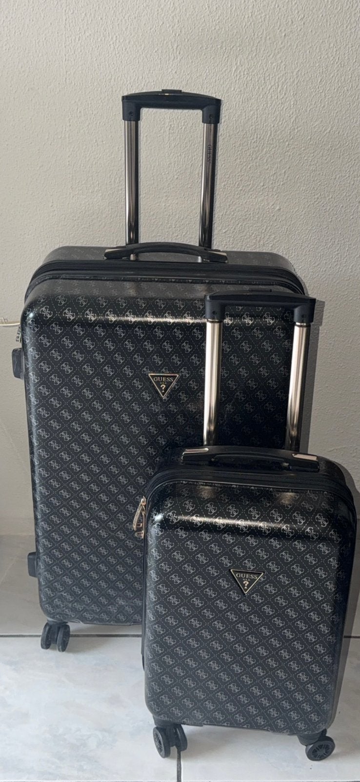 Guess koffers te koop, Ophalen of Verzenden, Zo goed als nieuw, Hard kunststof, 50 tot 60 cm