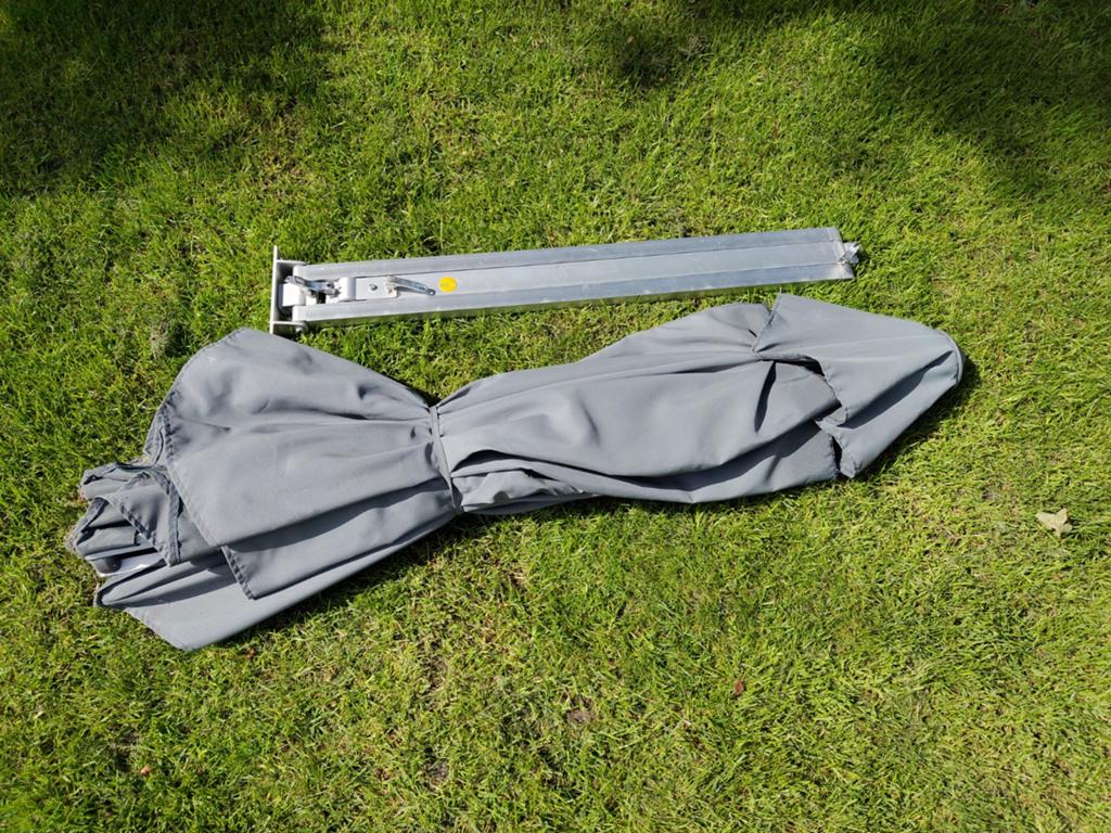 Gratis: muurparasol, Ophalen of Verzenden, Minder dan 1 meter, Parasolvoet