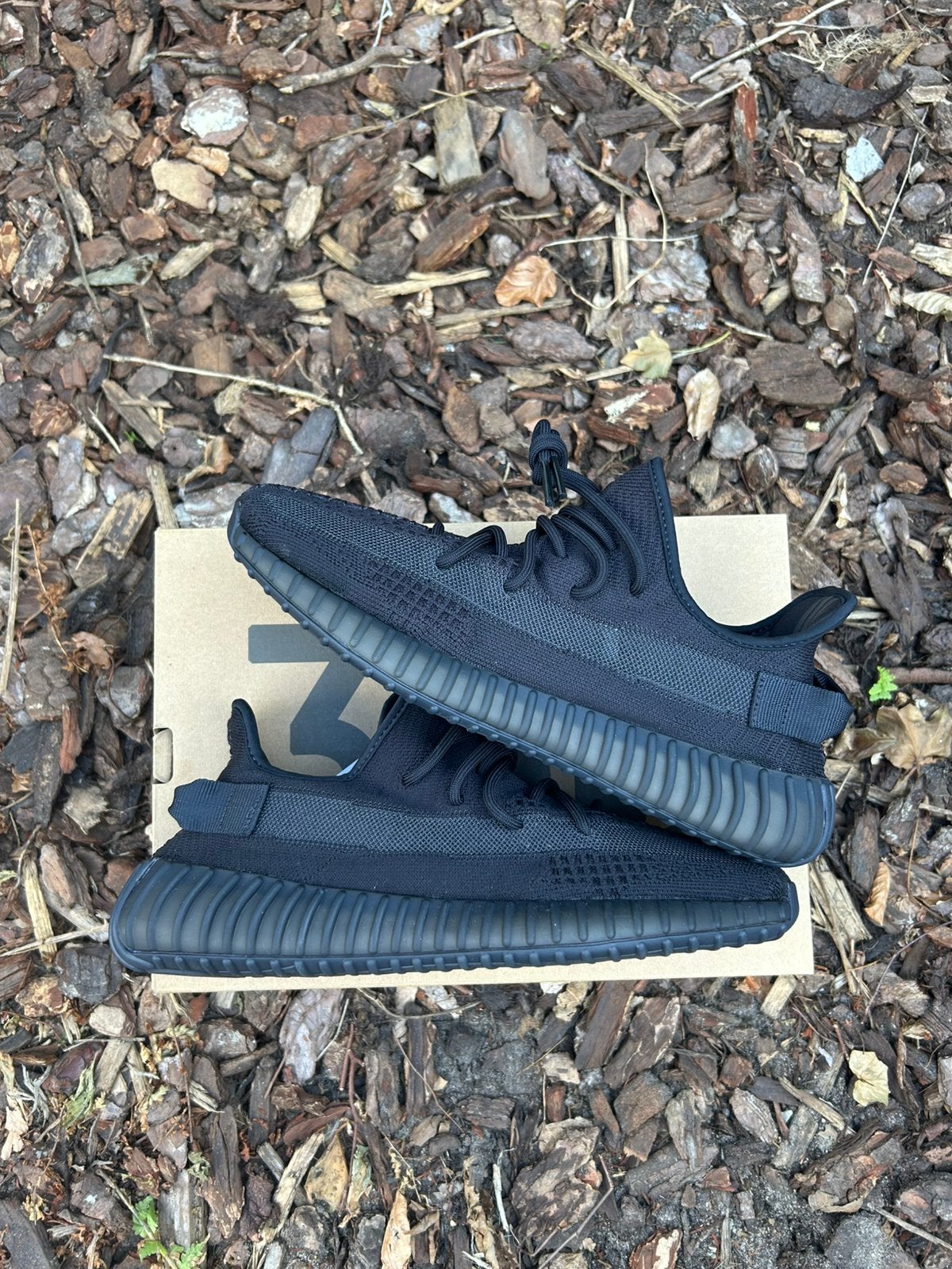 Yeezy 350 Boost V2 Onyx 46 2/3, Kleding | Heren, Ophalen of Verzenden, Nieuw, Zwart, Sneakers of Gympen