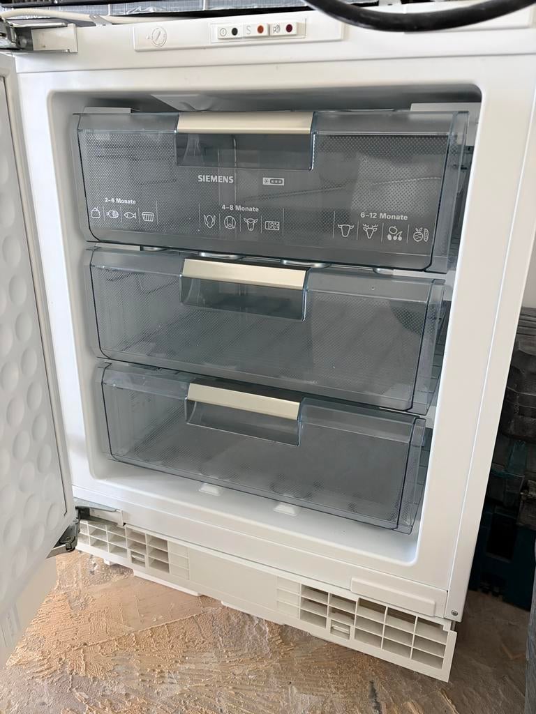 Siemens inbouw vriezer met wit frontpaneel, Gebruikt, Minder dan 60 cm, Inbouw, Ophalen