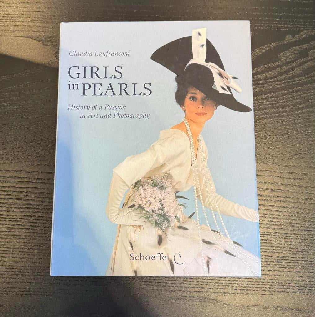 Girls in Pearls - History of a Passion 2x, Claudia Lanfranconi, Verzenden, Fotografie algemeen, Zo goed als nieuw