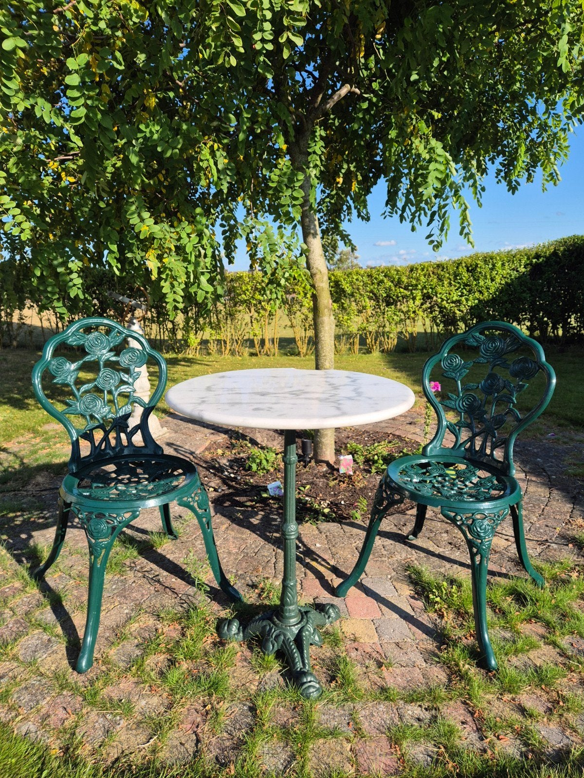 Bistroset: rozenmotief en gietijzeren tafel marmeren blad, Overige materialen, Gebruikt, Tuinset, Eettafel