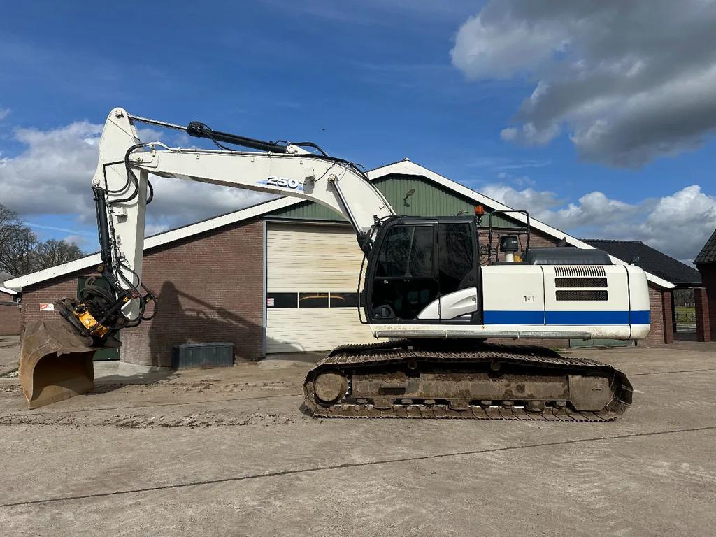 Hitachi ZX250LC-6 (bj 2018), Zakelijke goederen, Machines en Bouw | Kranen en Graafmachines, Graafmachine