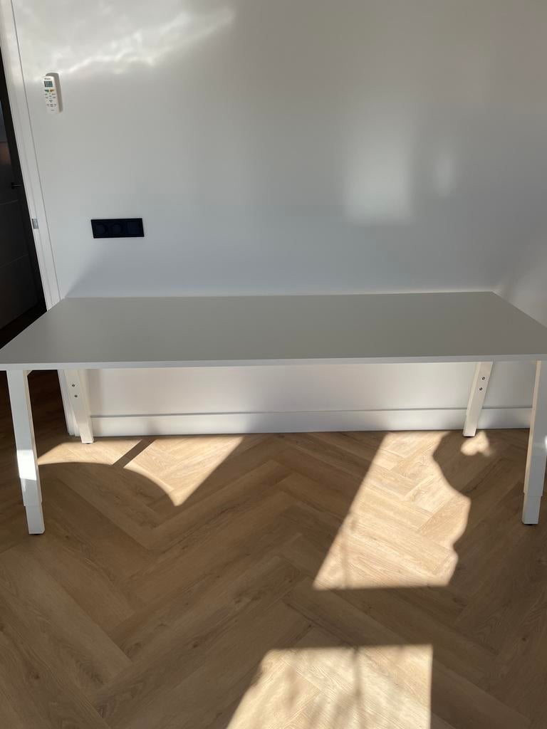 Wit bureau met kabelmanagement 200x80x74, Huis en Inrichting, Bureaus, Zo goed als nieuw, In hoogte verstelbaar, Ophalen