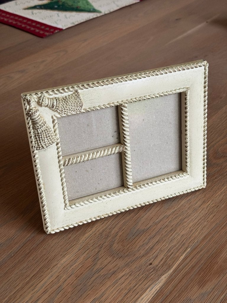 Mooie antieke fotolijst voor drie foto's, Audio, Tv en Foto, Fotografie | Fotolijsten, Beige, Hout, Sierrand, Standaard fotolijst