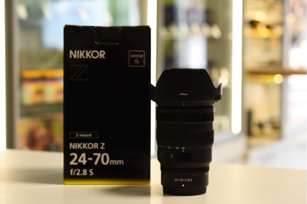 Nikon Z 24-70mm F/2.8 S (Heerenveen), Foto-Groep, Luttekepoortstraat 26 3841 AX Harderwijk, Nikon Z-mount, Zonnekap