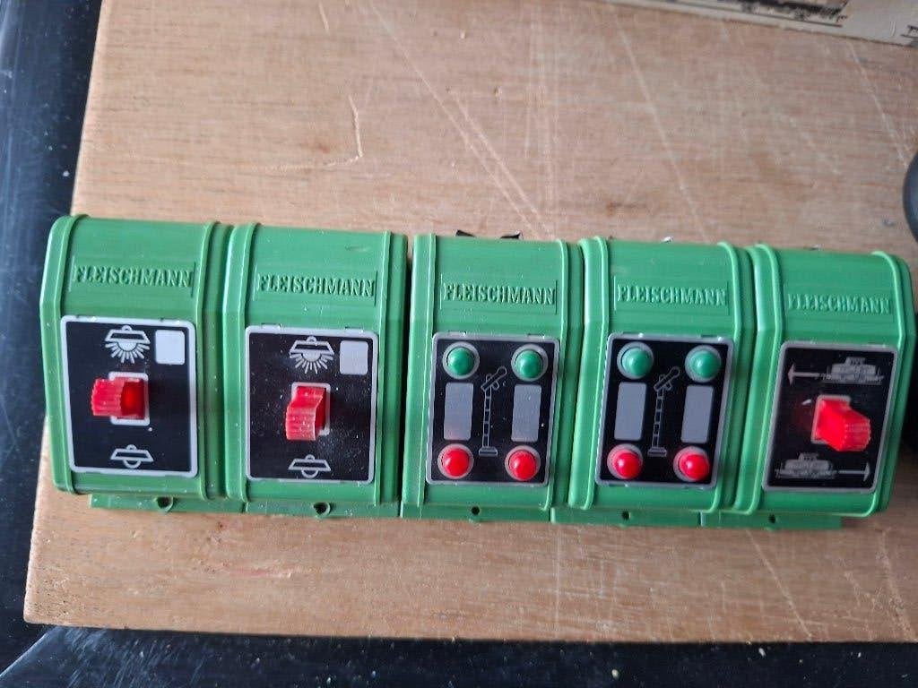 fleischmann schakelkasten, Fleischmann, Ophalen of Verzenden, Zo goed als nieuw, Transformator of Voeding
