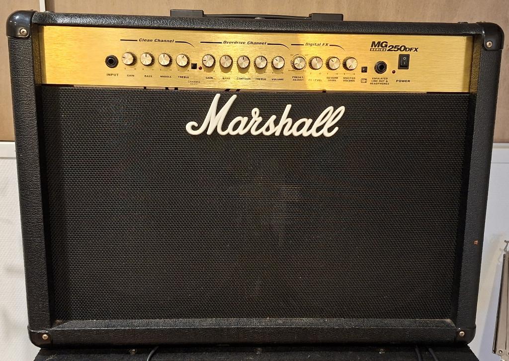 Marshall MG 250 DFX Gitaarversterker, Muziek en Instrumenten, Ophalen, Gebruikt, Gitaar, 50 tot 100 watt