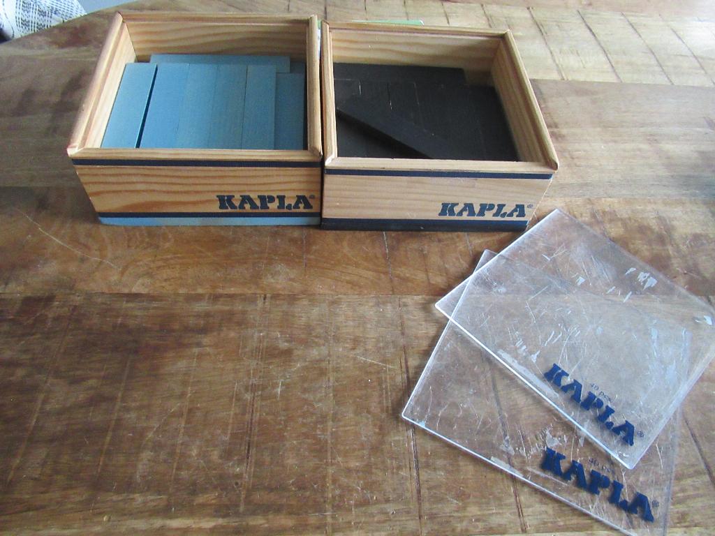 2 houten Kapla kistjes kleuren blokken zwarte en blauw, Ophalen of Verzenden, Zo goed als nieuw