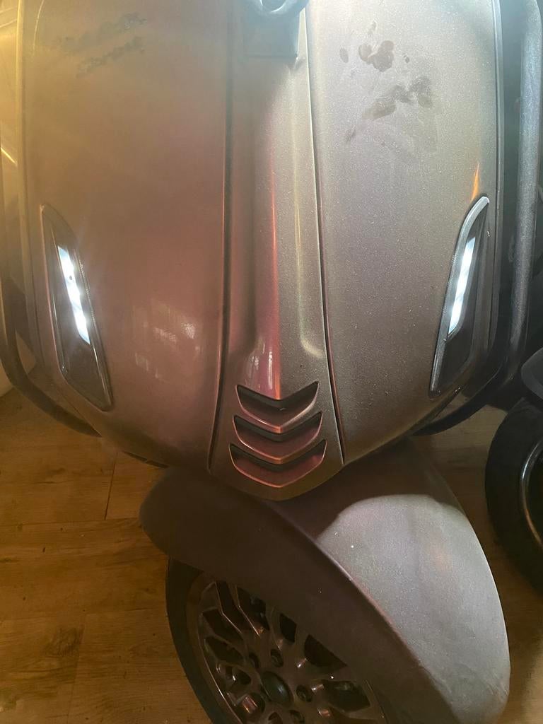 Vespa sprint/primavera audi led verlichting weglopend sier, Ophalen, Zo goed als nieuw, Overige typen