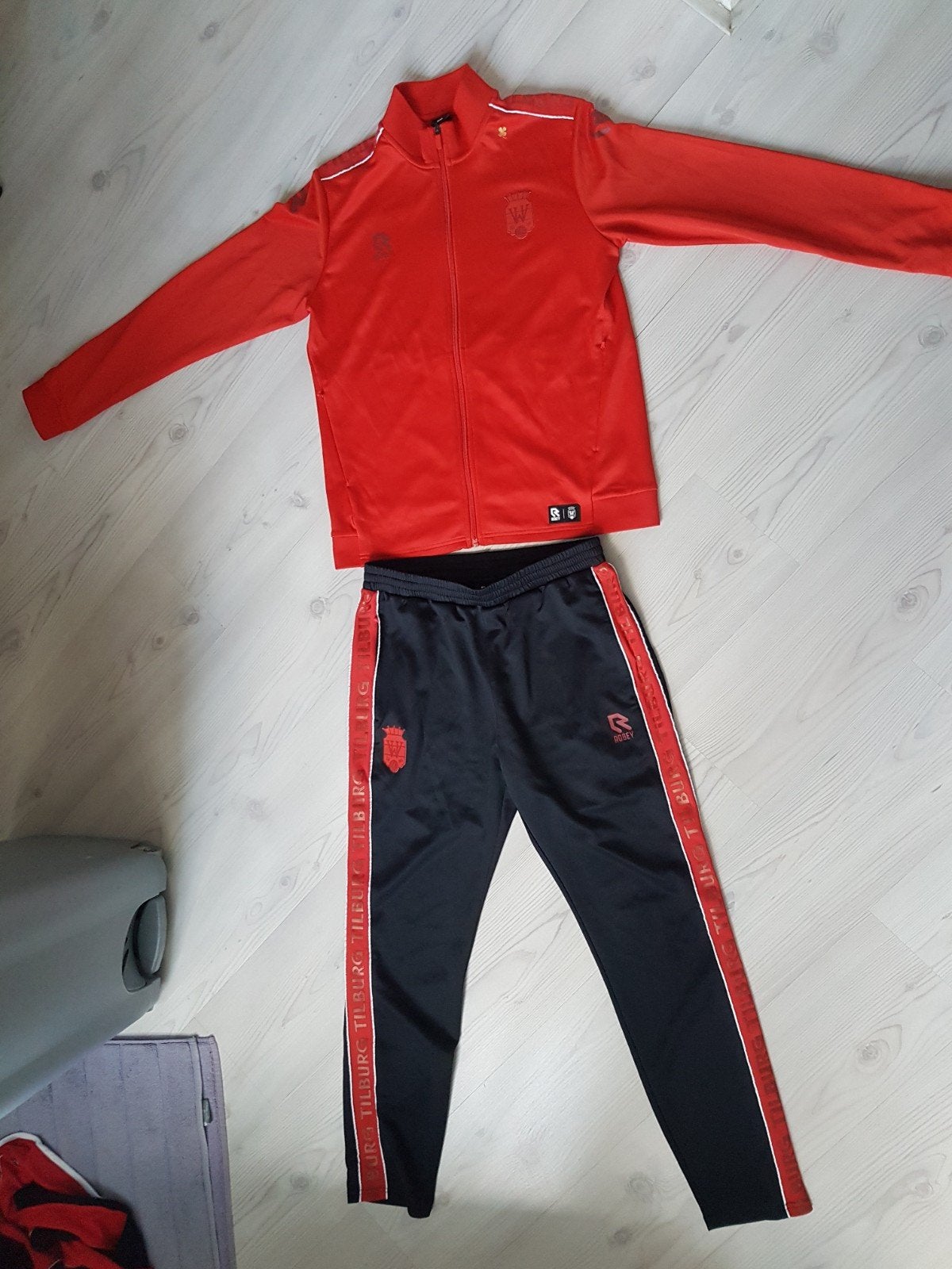 Willem 2 heren trainingspak in size large, Ophalen of Verzenden, Zo goed als nieuw, Trainingspak