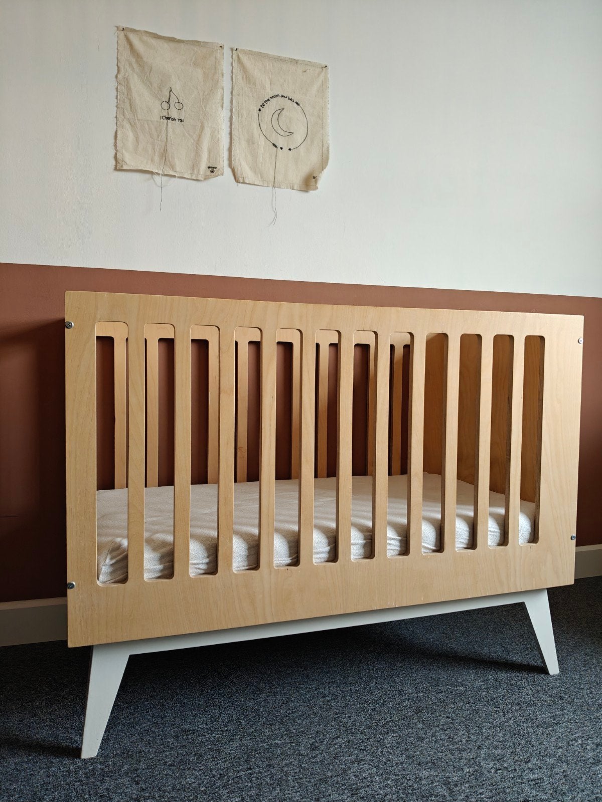 Houten ledikant, box en commode met leren handgrepen, Ophalen, Gebruikt, 50 tot 70 cm, 100 cm of meer
