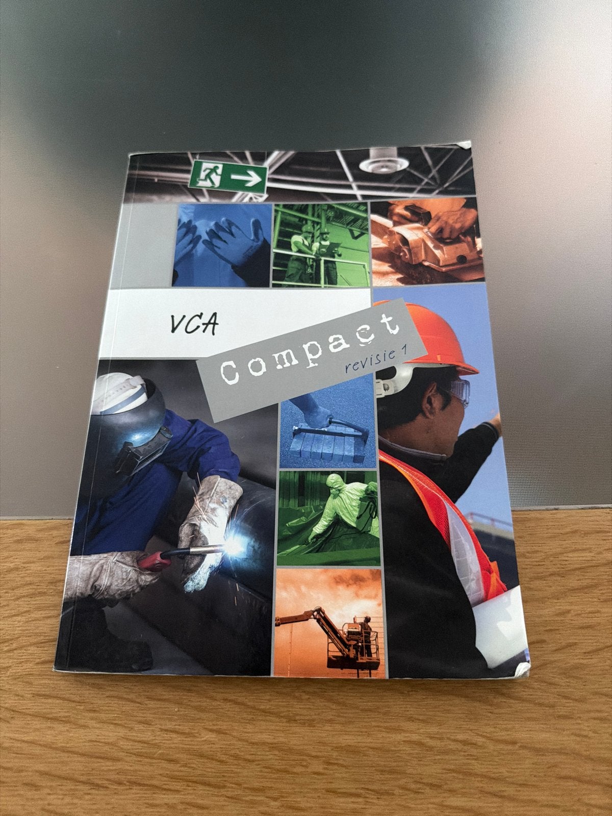 VCA Compact (revisie 1) - Tutorial Opleidingen & Advies, Ophalen of Verzenden, Zo goed als nieuw, Overige niveaus