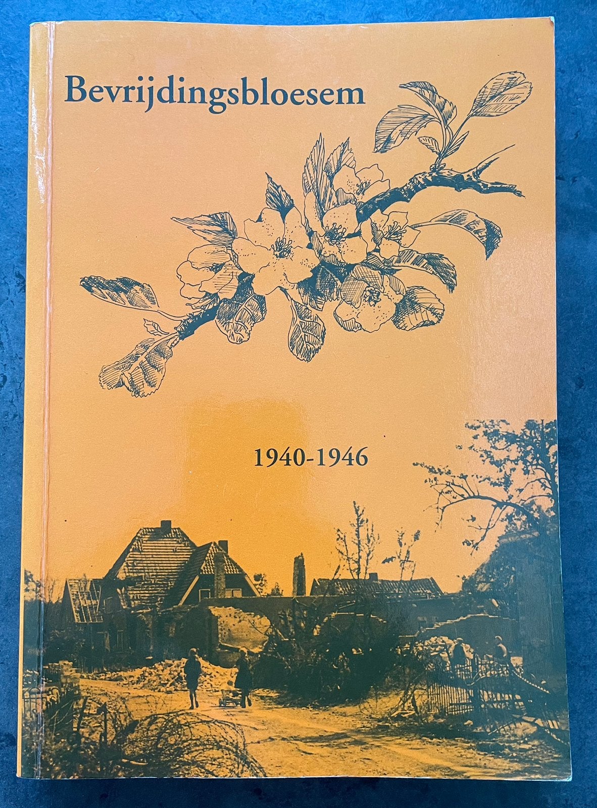 Bevrijdingsbloesem 1940-1946 (Betuwe), Ophalen of Verzenden, Tweede Wereldoorlog, Zo goed als nieuw