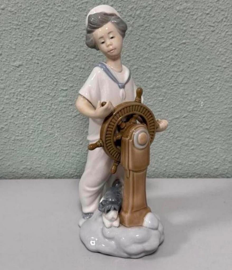 Prachtig porseleinen beeld Vintage 1985 NAO Lladro zeil boy, Ophalen of Verzenden, Zo goed als nieuw