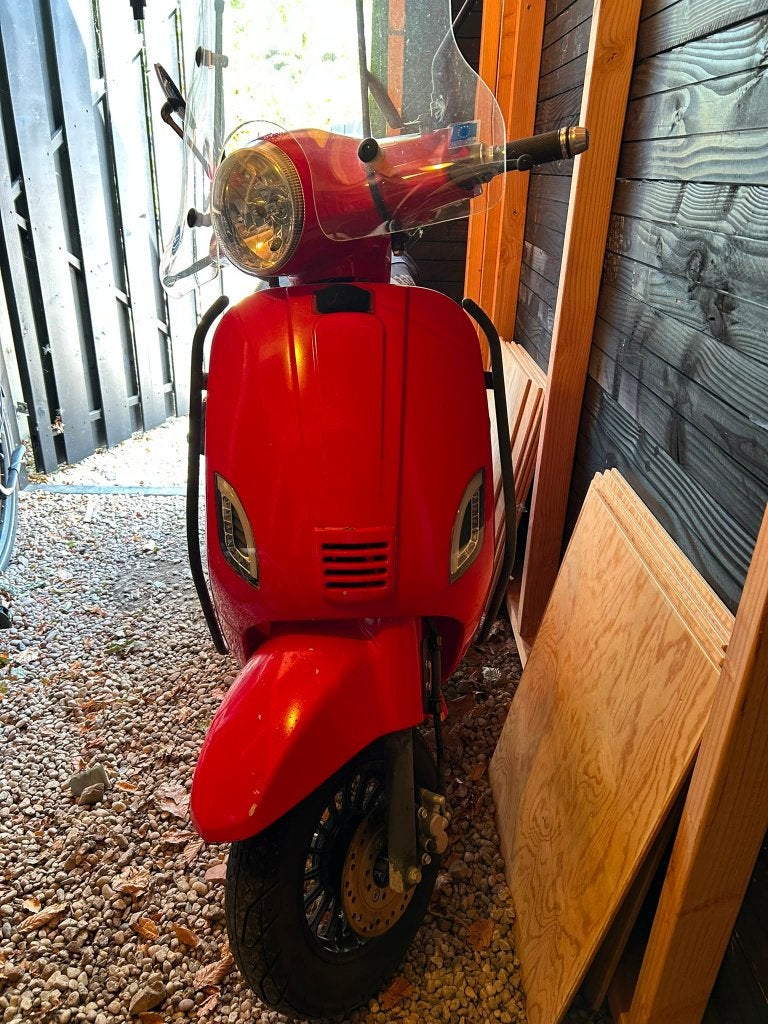 Elektrische scooter (geel kenteken) uit 2021 12 maanden stil, Fietsen en Brommers, Scooters | Overige merken, Ophalen, Maximaal 45 km/u