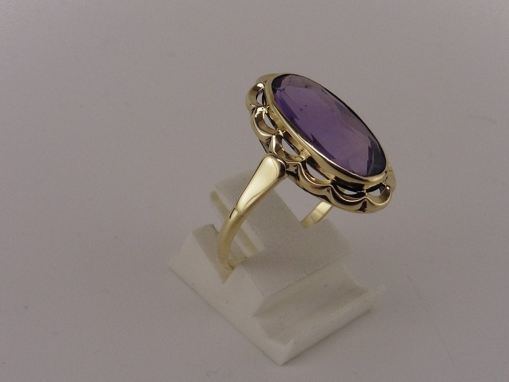 Gouden damesring met amethist                            G12, Sieraden, Tassen en Uiterlijk, Ringen, 18 tot 19, Gebruikt, ., Paars