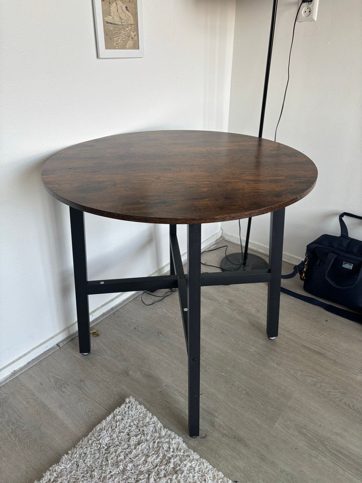 Kleine ronde tafel - ideaal voor compacte ruimtes, Ophalen, Gebruikt, Rond, Tot twee personen