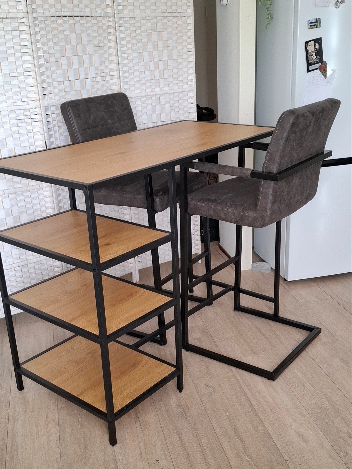 Bartafel en 2 barkrukken., 2 krukken, Ophalen, Zo goed als nieuw, 90 cm of meer