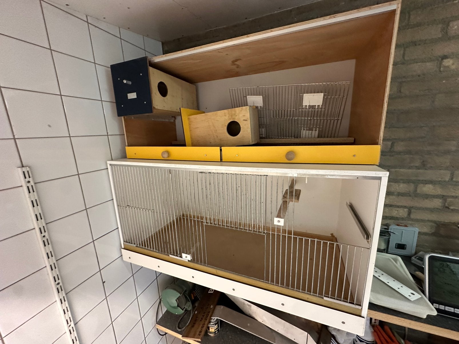 Broedkooien met schuifbare broedblokken van trespa, Ophalen, Zo goed als nieuw, Hout, Broedkooi of Kweekkooi