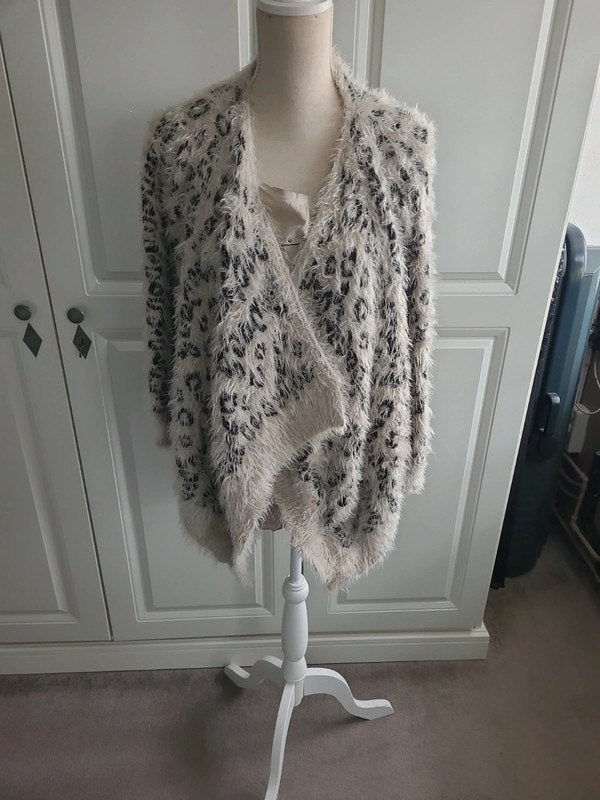 Fluffy vest met subtiel glittertje, Kleding | Dames, Maat 38/40 (M), Verzenden, Wit, Gedragen