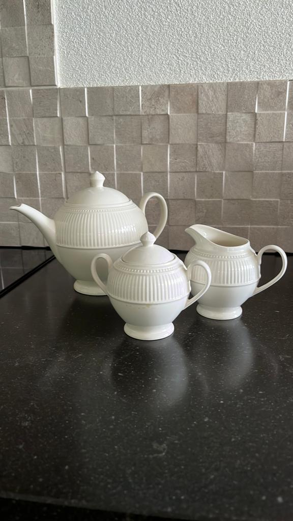 Wedgwood winsor theepot, suiker en melkkannetje, Huis en Inrichting, Keuken | Servies, Overige typen, Ophalen of Verzenden, Zo goed als nieuw
