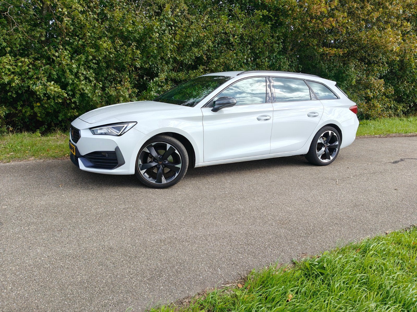 Cupra Leon 1.5 Etsi 150pk Dsg-7 2023 Wit, Auto's, 1498 cc, 1341 kg, 4 cilinders, Leon