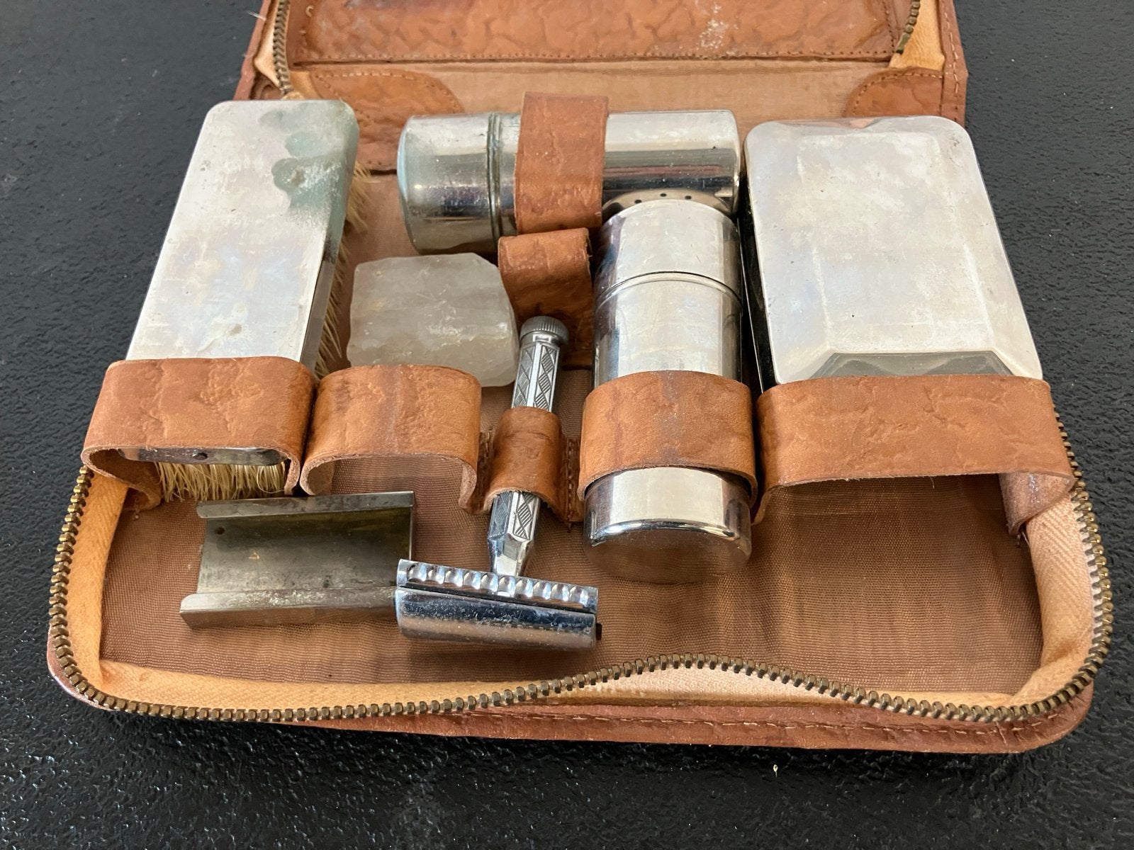 Vintage scheerset in leren etui met veel onderdelen, Ophalen of Verzenden