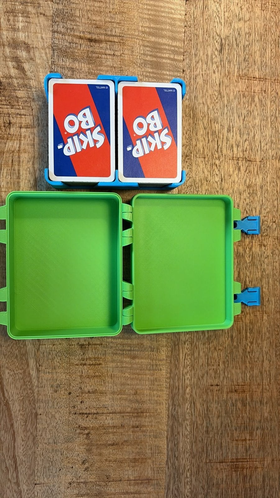 Skip-Bo Kaartspel in handige 3D reisverpakking, Hobby en Vrije tijd, Gezelschapsspellen | Kaartspellen, Een of twee spelers, Ophalen of Verzenden