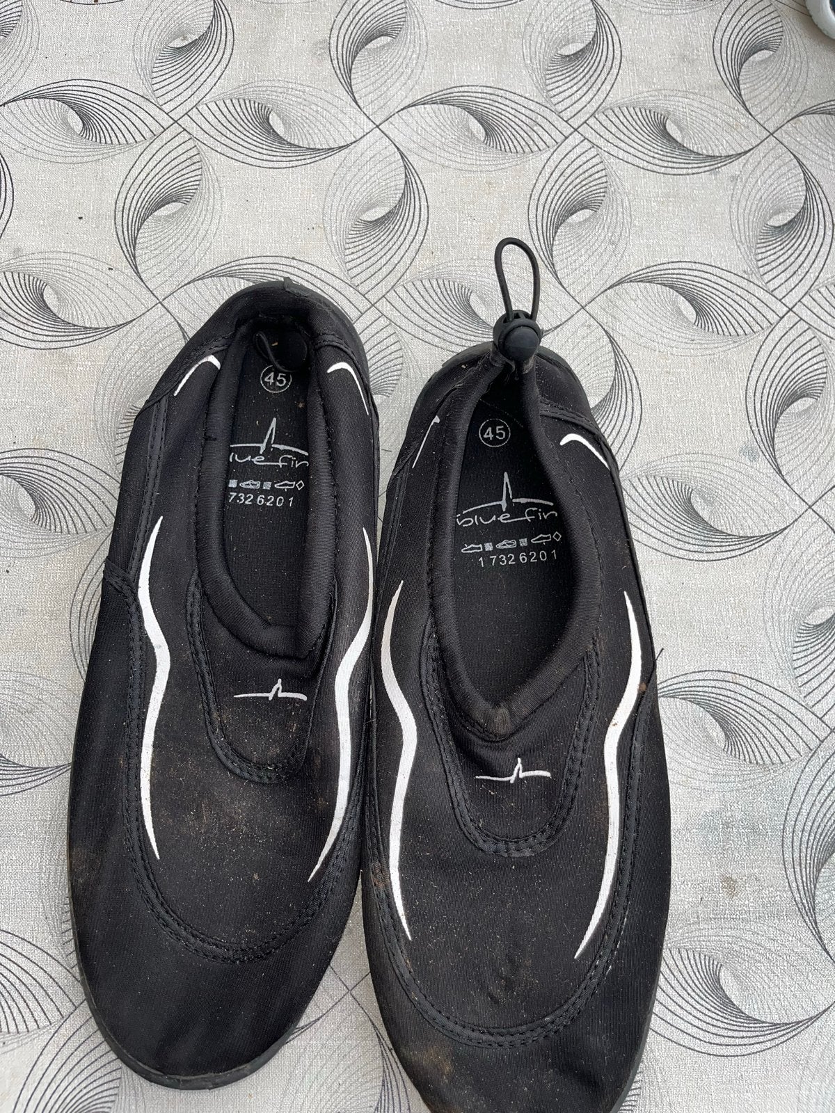 Waterschoenen - Maat 43 en 45 - Zwart, Ophalen, Gebruikt, Dame of Heer, Zeil- of Surfschoenen