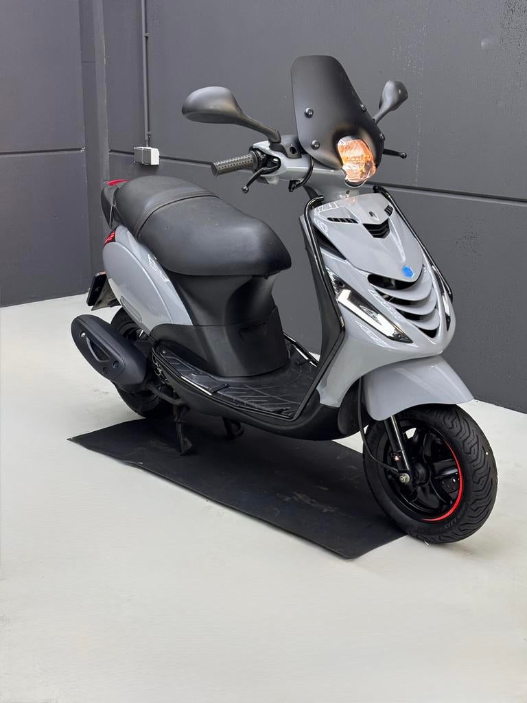 Piaggio Zip 2020 E4 | Nardo Grey | Full Option | Brom, Fietsen en Brommers, Scooters | Piaggio, Maximaal 45 km/u, Zip, Ophalen of Verzenden