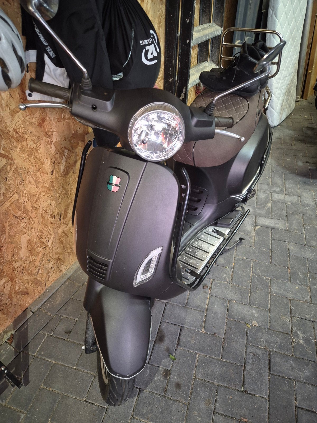 GTS Toscana scooter - Mat zwart, Fietsen en Brommers, Gebruikt, Maximaal 45 km/u, Ophalen of Verzenden, Benzine