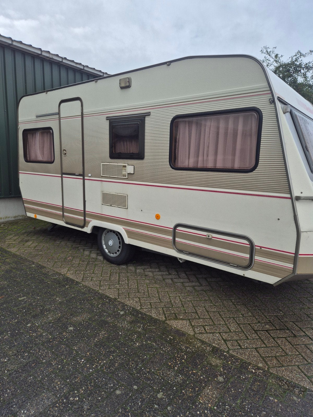 Dethleffs New Line caravan incl. voortent, Caravans en Kamperen, Vast bed, Rondzit, 750 - 1000 kg, Particulier
