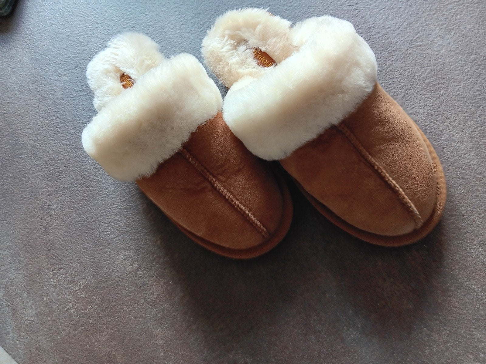Comfortabele pantoffels met bont maat 38/39 NIEUW, Ophalen of Verzenden, Nieuw, Beige, Pantoffels of Sloffen