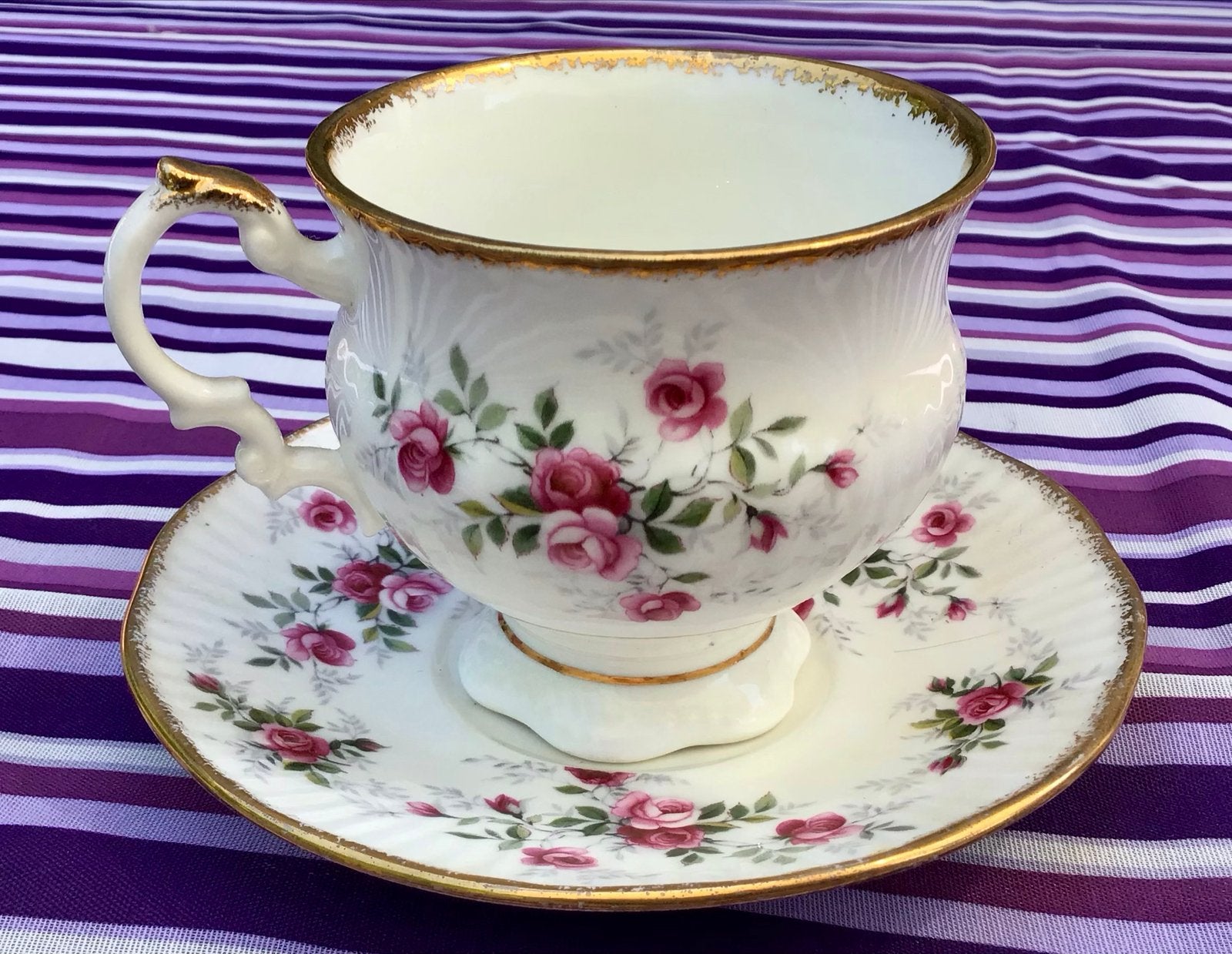 Vintage Elizabethan Staffordshire theekopje en schotel, Antiek en Kunst, Ophalen of Verzenden