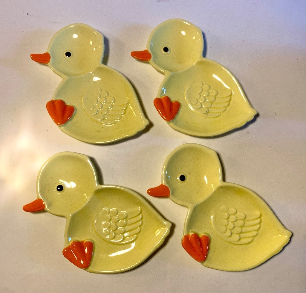 4 Leuke gele eendjes schaaltjes porselein/aardewerk, Huis en Inrichting, Ophalen of Verzenden, Overige stijlen, Aardewerk, Schaal of Schalen