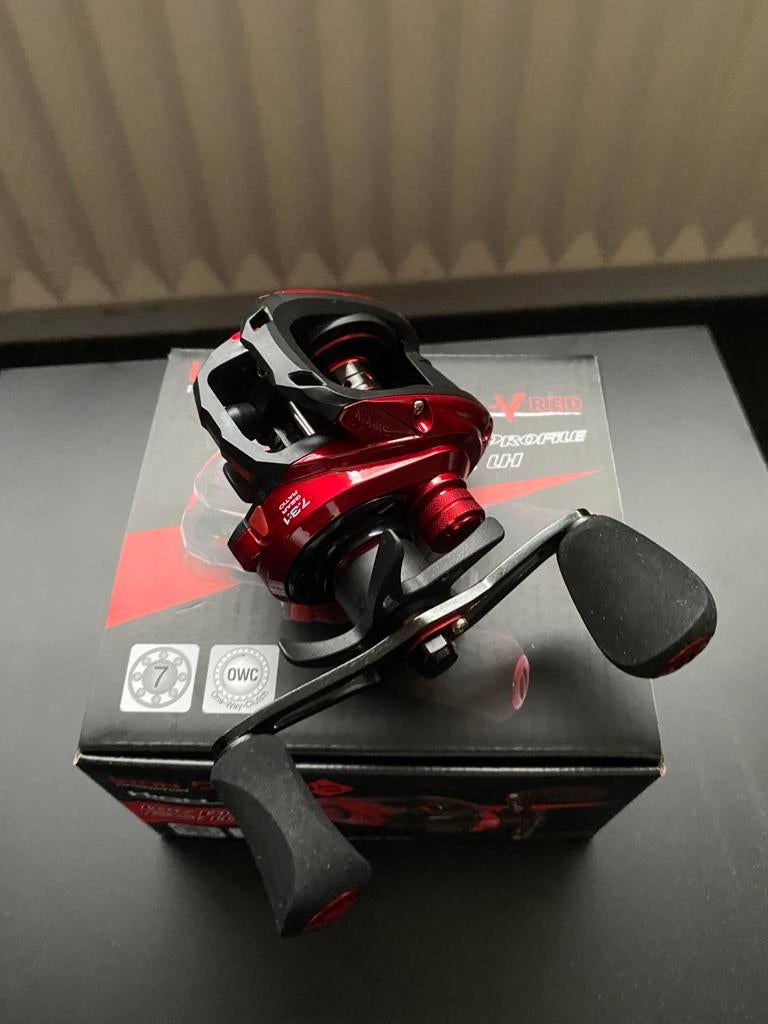 Iron Claw High V Red Baitcast reel, D, Molen, Nieuw, Ophalen of Verzenden