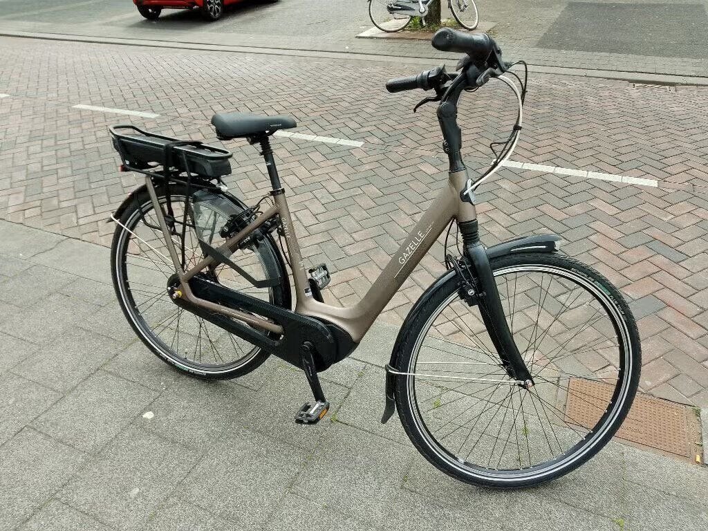 Foto 2 van Gazelle Grenoble C7+ d49 elektrische fiets Bosch middenmotor
