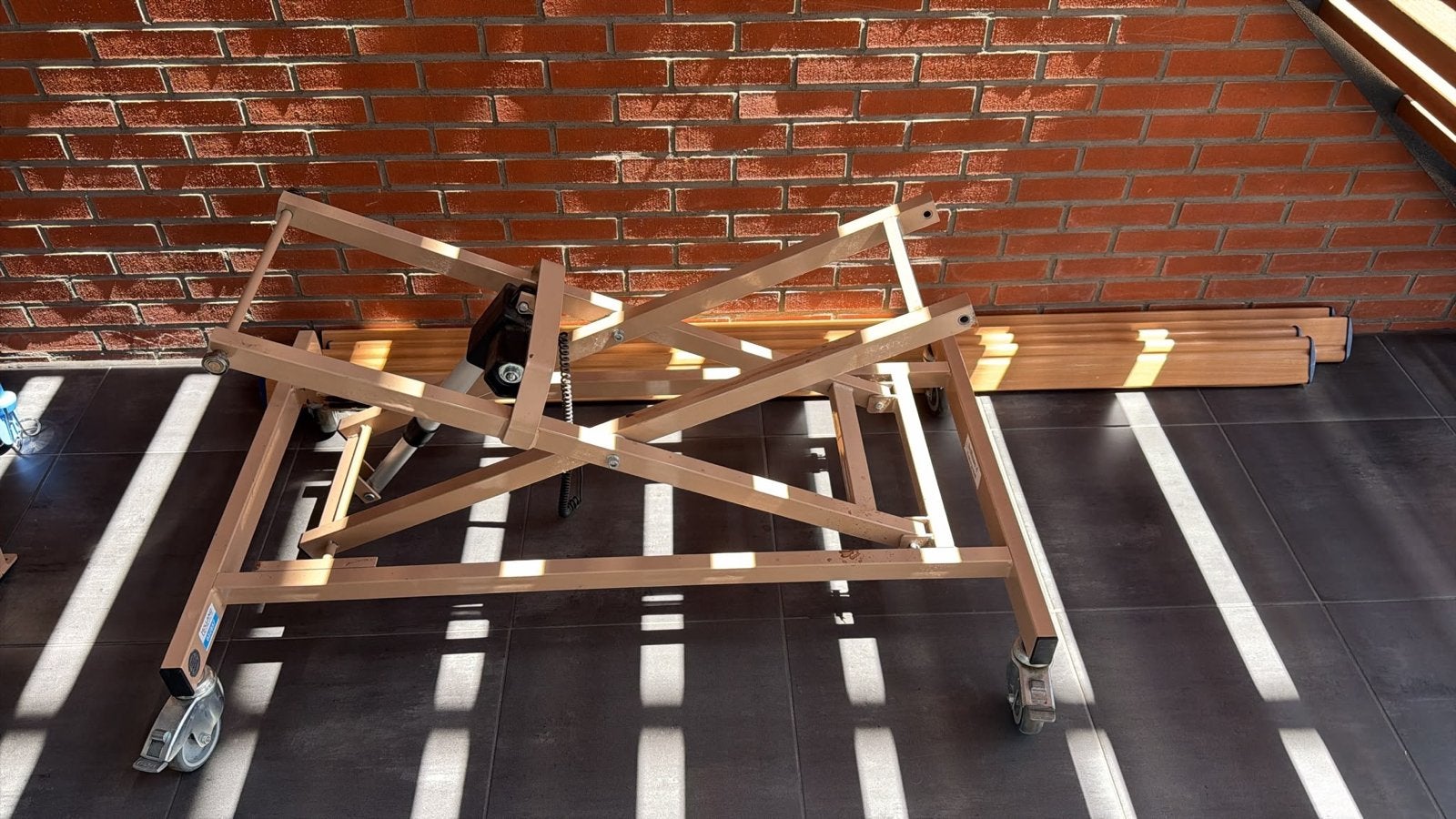 Verstelbaar bedframe met lattenbodem zorgbed, Ophalen, Gebruikt