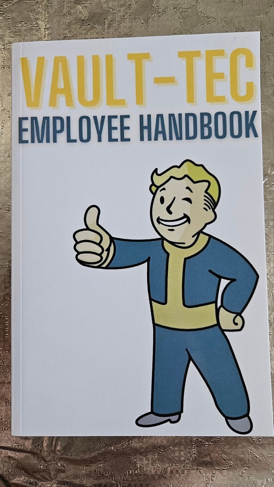 Vault-Tec Employee Handbook - Fallout Merchandise, Nieuw, Ophalen of Verzenden, Vault-Tec Corporation, Amerika