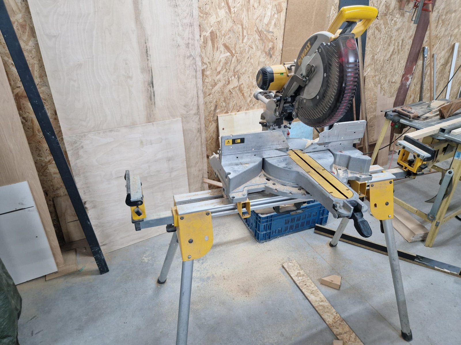Dewalt afkortzaag met onderstel