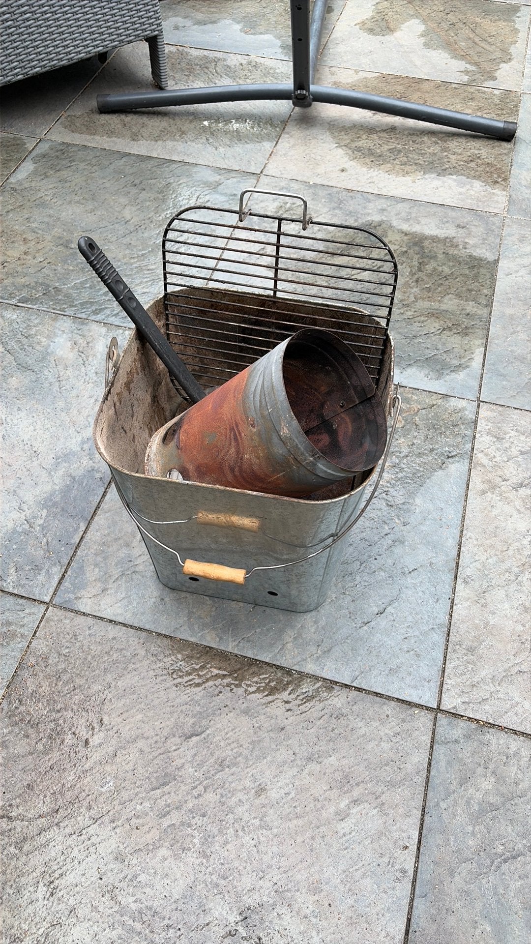 Bucket bbq met starter, Ophalen, Gebruikt, Met accessoires