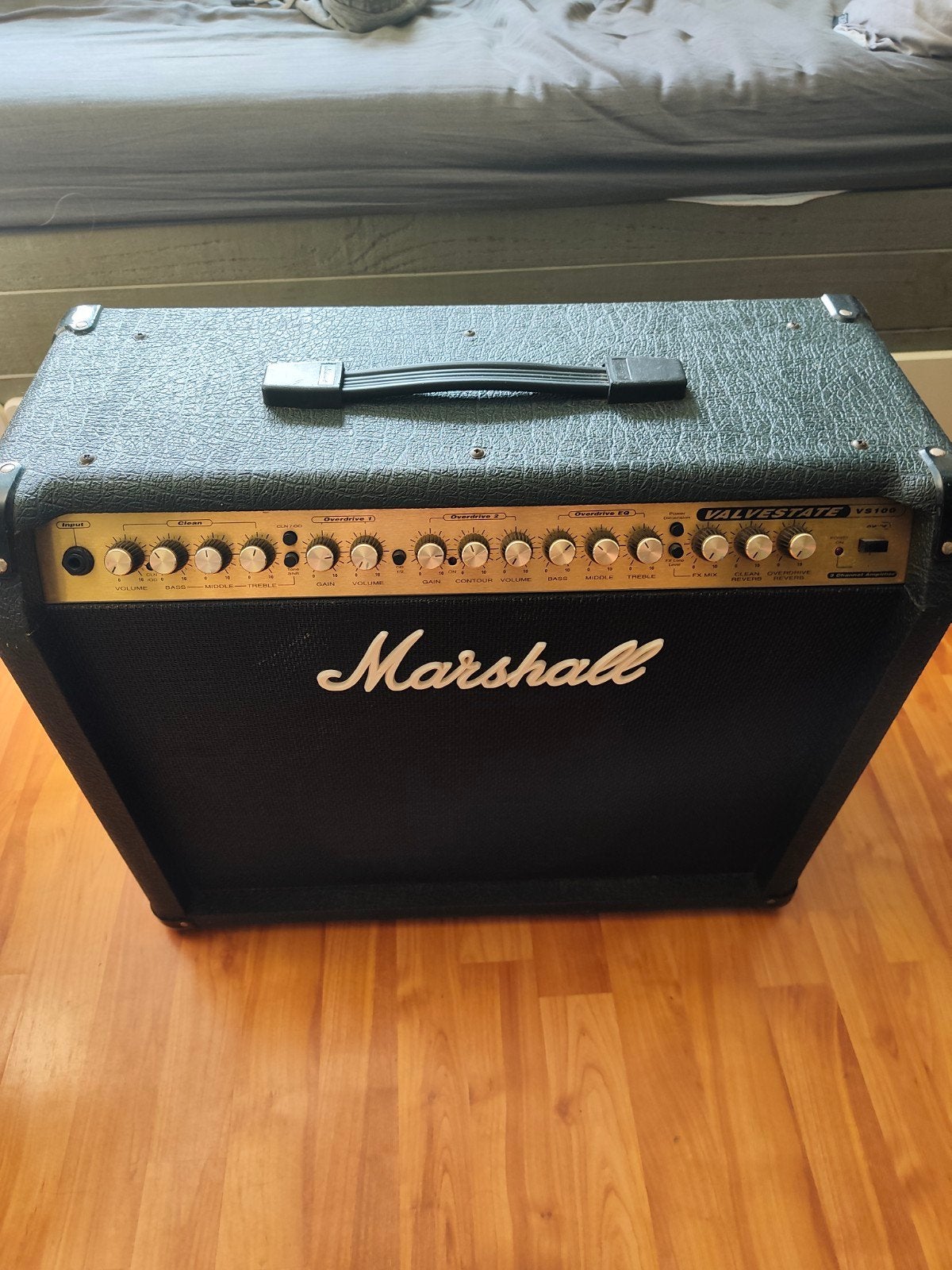 Marshall Valvestate vs100 gitaarversterker met footswitch
