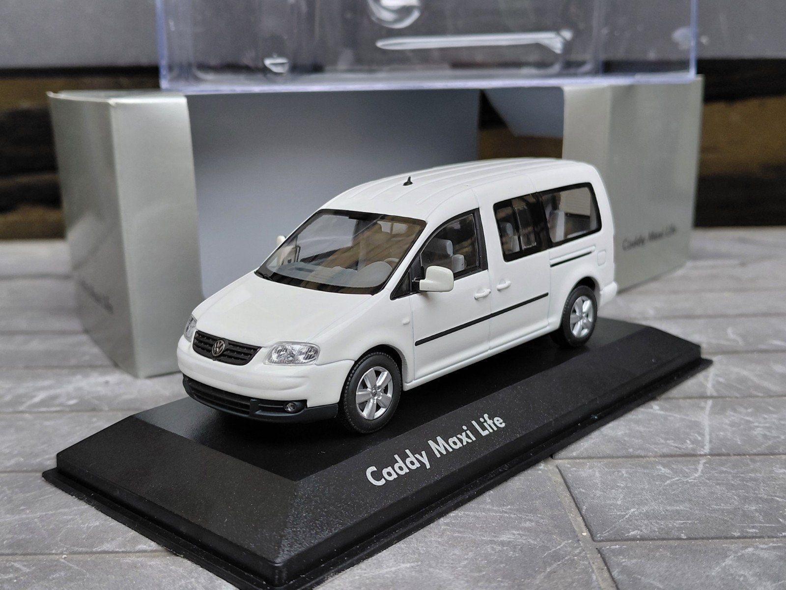 VW Caddy Maxi Life (2K) 2003-2010 Candyweiss 1/43 Minichamps, Ophalen of Verzenden, Zo goed als nieuw, Auto, MiniChamps