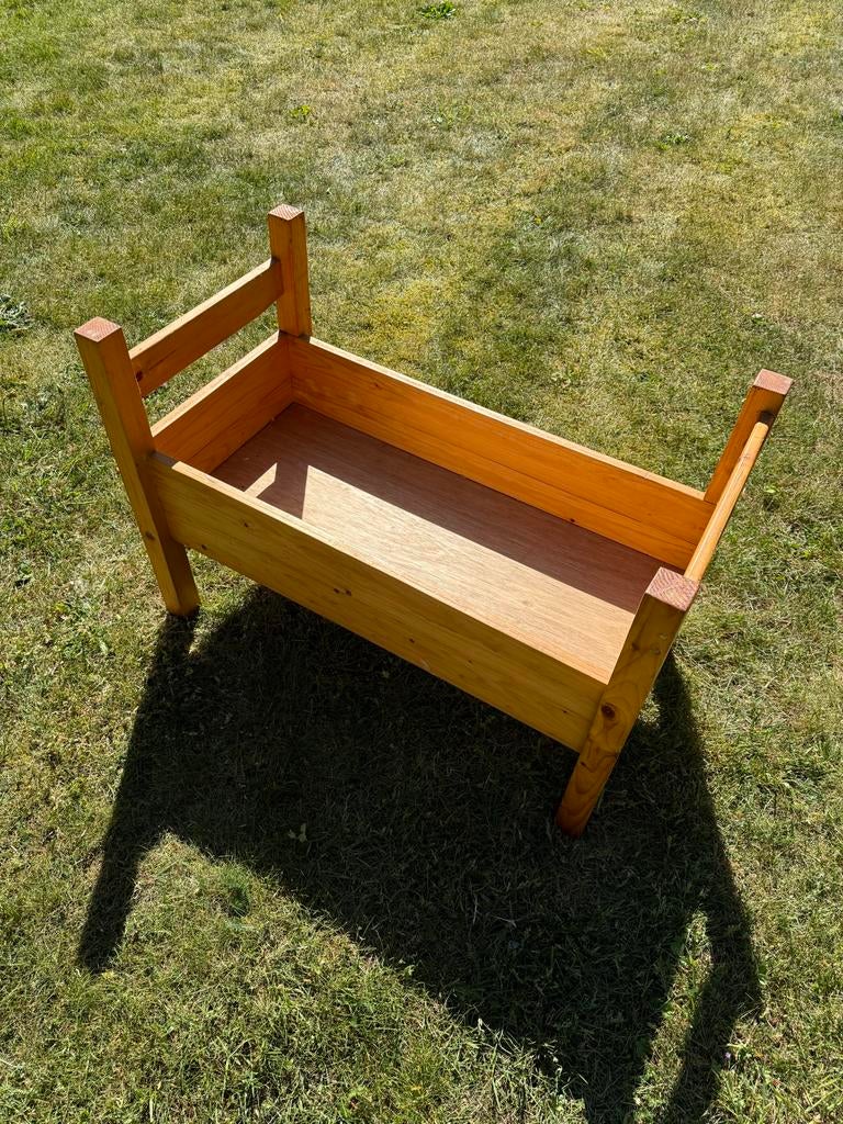Houten kinderbedje - Handgemaakt, Ophalen, Zo goed als nieuw, Overige typen