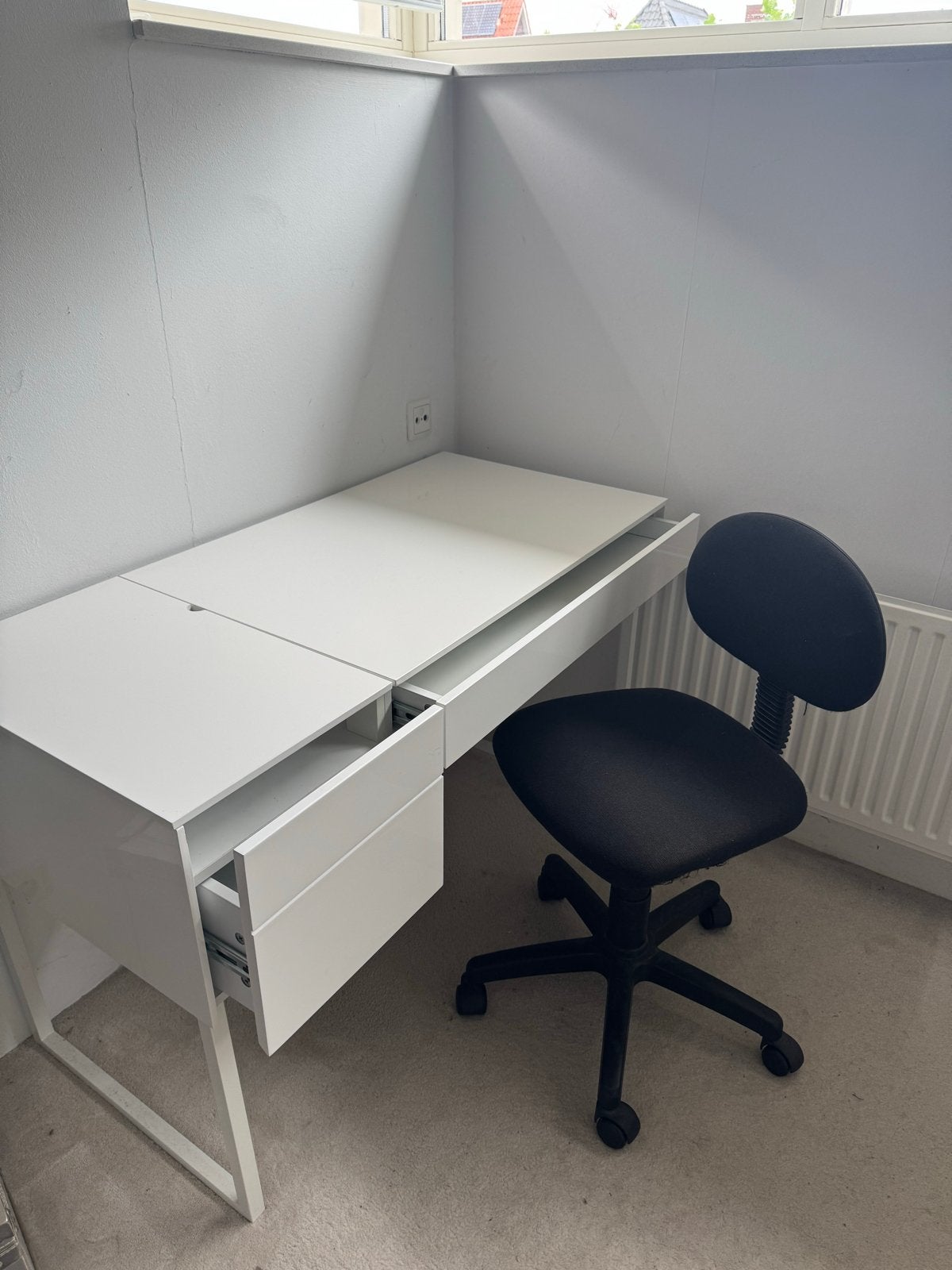 Wit hoogglans bureau met bureaustoel, Ophalen, Opbergruimte, Gebruikt, 120 cm