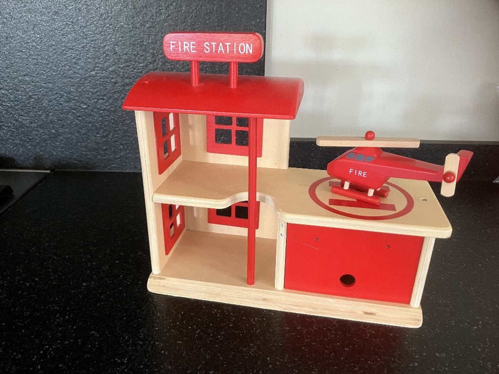 Houten Brandweerkazerne met helikopter, Ophalen of Verzenden, Zo goed als nieuw, Overige typen
